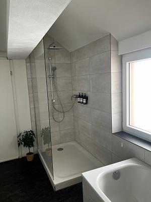 Antonio Acciardo Fliesen, Fugenloser Boden und Wand Gestaltung