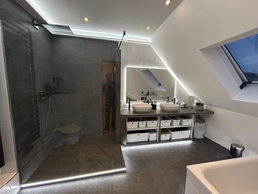 Fliesen-Schneider, Hugo Schneider