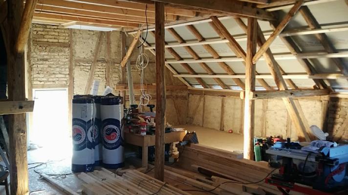 Ausbauarbeiten (Fliesen, Laminat, Tapezieren, Streichen, Dämmen, Pflastersteine)