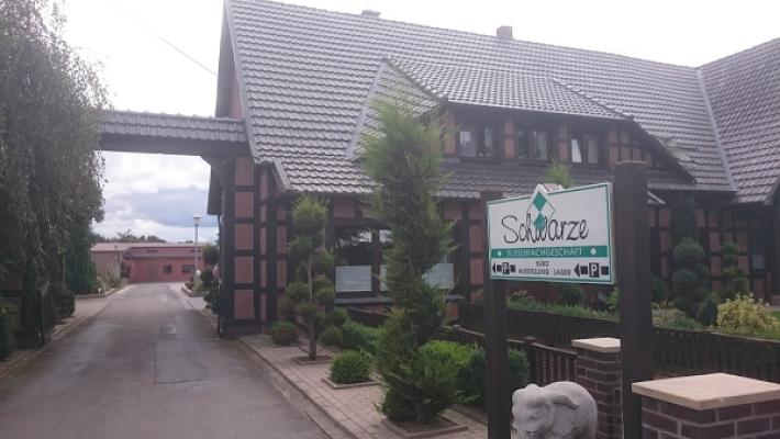 Schwarze Fliesen- und Marmorgroßhandel mit Fliesenverlegebetrieb GmbH