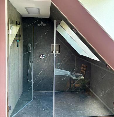 Der Fliesenleger Bastian Zimmermann