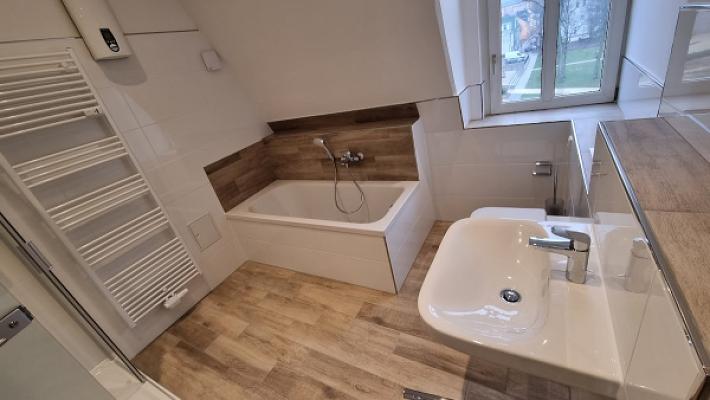 UHNAG Fliesen und Ausbau