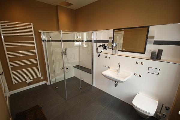 Andreas Thom, Maurer- & Fliesenlegermeister