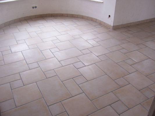 TipTop-Fliesen Enrico Klivinyi