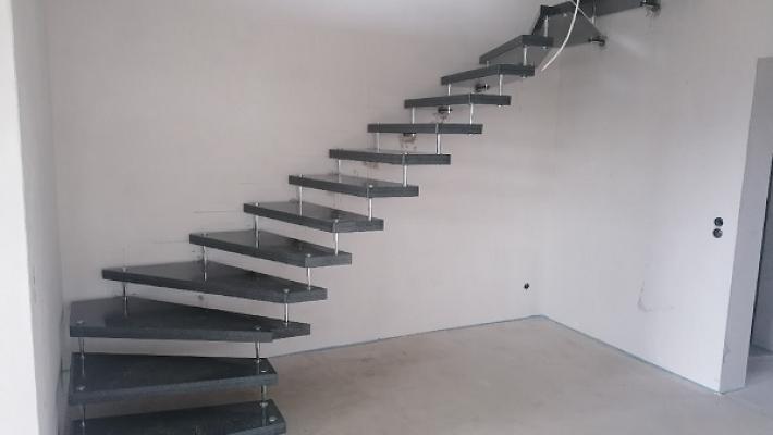 Mischin-Bau, Treppen, Boden- Wandbeläge, Fliesen, Parkett, Vinyl, Laminat, Sichtschutz (Zaun)