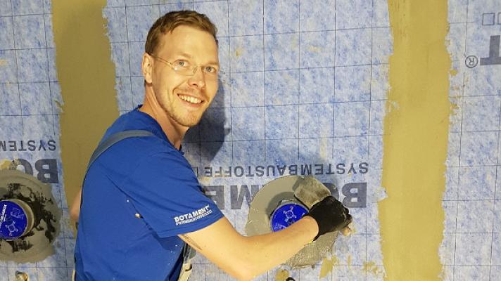 Der "fliesende" Roland Fliesenlegermeisterbetrieb Daniel Reichenbach