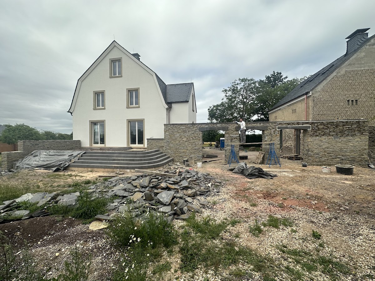 Fraholli Bau